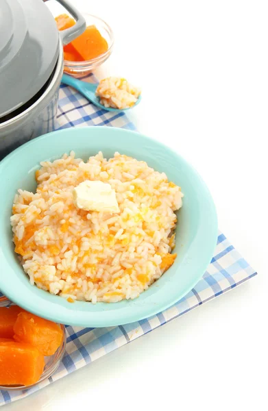 Prove mingau de arroz com abóbora em tigela azul, isolado em branco — Fotografia de Stock