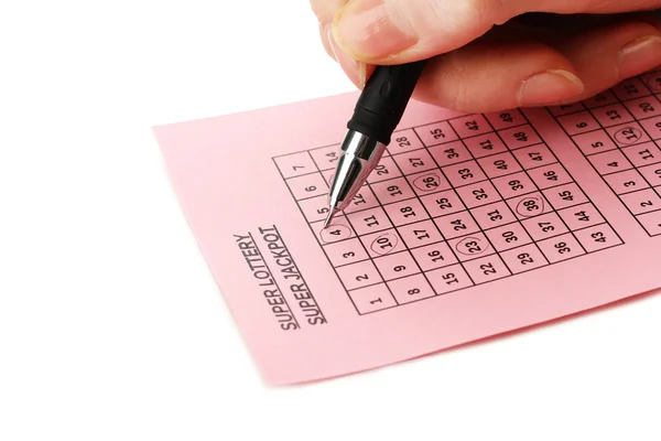 Fecho do bilhete de loteria durante a marcação dos números — Fotografia de Stock