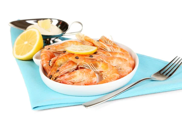 Shrimps with lemon on plate isolated on white — Stock Photo, Image