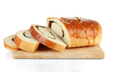 somun ile üzerine beyaz izole kesme tahtası üzerinde haşhaş tohumu