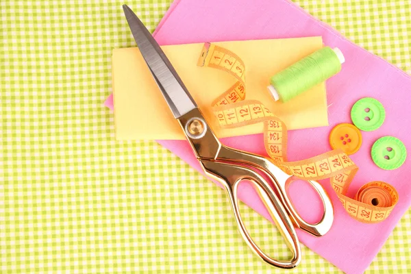 Sewing accessories and fabric close-up — Stock Photo, Image