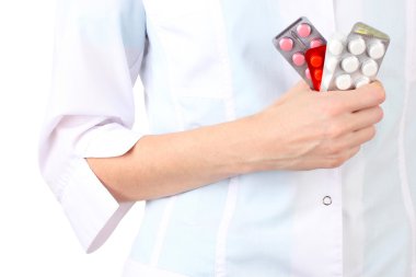 kadın doktor el hapları, üzerinde beyaz izole tutarak yakın çekim