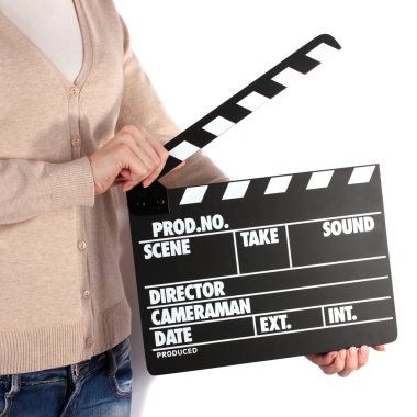 Film üretim clapper tahta üzerinde beyaz izole ellerinde