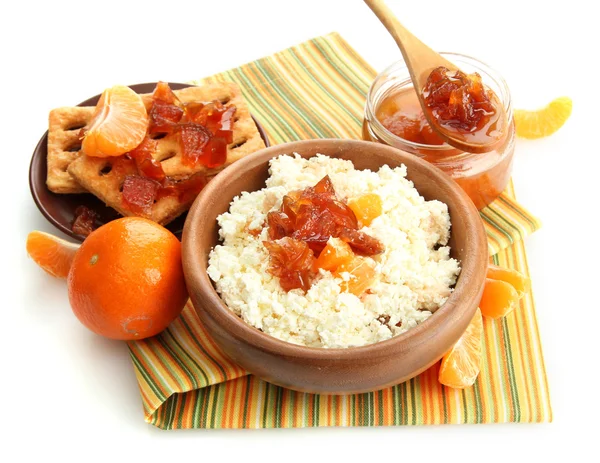 Cottage cheese in bowl with homemade tangerine jam, isolated on white — Stock Photo, Image