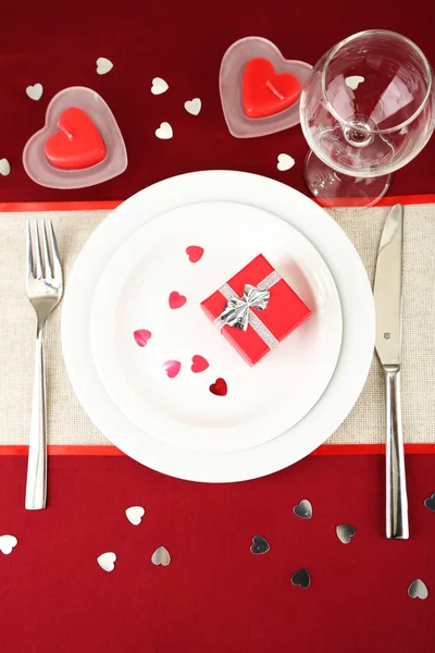 Table setting in honor of Valentine's Day close-up — Stock Photo, Image