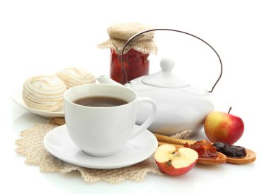 çay ve ev yapımı reçel, üzerinde beyaz izole ile hafif Kahvaltı