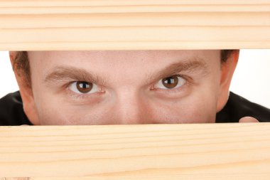 ahşap Resepsiyon delikten bakarak adamın gözleri