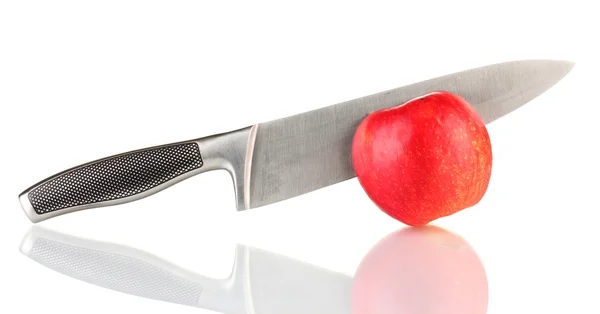 Manzana roja y cuchillo aislado en blanco — Foto de Stock