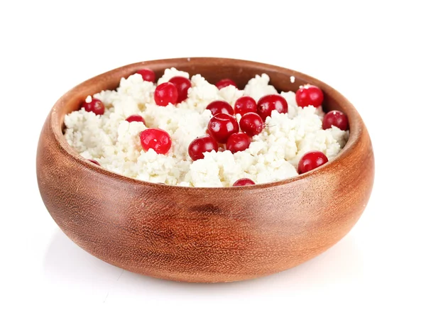 Cottage cheese in color bowl with red berries, isolated on white — Stock Photo, Image