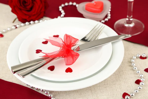 Table setting in honor of Valentine's Day close-up — Stock Photo, Image