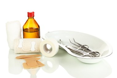 beyaz izole sarmak için İlkyardım çantası