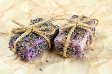 bej renkli arka plan üzerinde doğal el yapımı Sabun