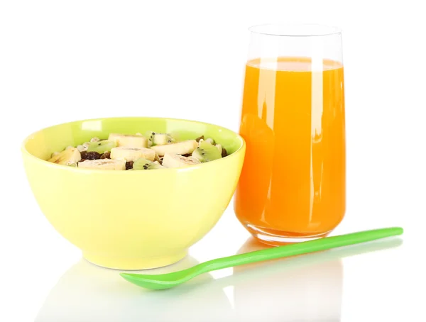 Deliziosi e sani cereali in ciotola con succo isolato su bianco — Foto Stock