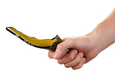 Erkek el ile üzerine beyaz izole kırık cam şişe