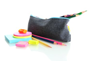 okul donanımları üzerinde beyaz izole kalem kutusu