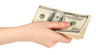 100 dolarlık banknotlar el yakın çekim yığını üzerinde beyaz izole