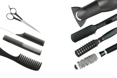 Tara fırçalar, saç kurutma makinesi ve üzerinde beyaz izole kesme makası