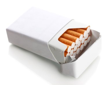 beyaz izole sigara kutusu