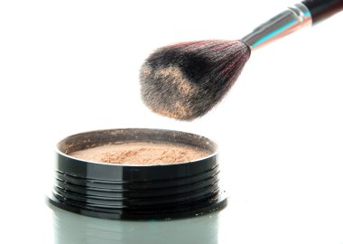 toz ve üzerinde beyaz izole fırça