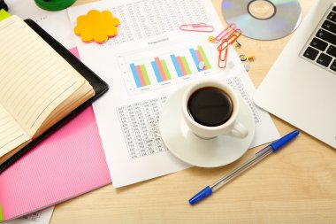 kahve üzerinde office masaüstü yakın çekim