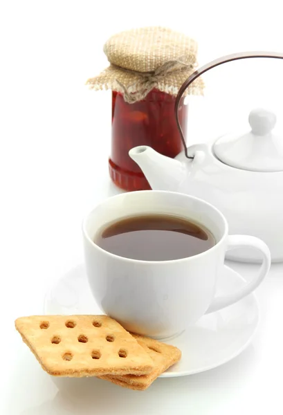 Leichtes Frühstück mit Tee und hausgemachter Marmelade, isoliert auf weiß — Stockfoto