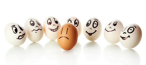 Αυγά με αστεία όψεις που απομονώνονται σε λευκό — Φωτογραφία Αρχείου