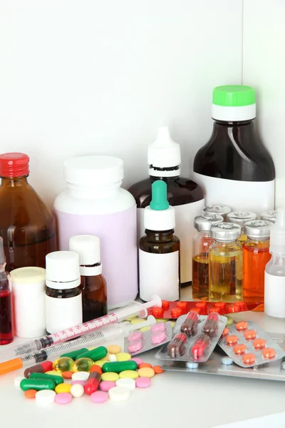 Medical bottles and pills on shelf — Stock Photo, Image