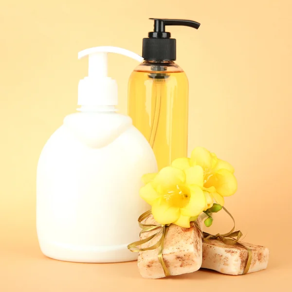 Liquid and hand-made soaps on beige background — Stock Photo, Image