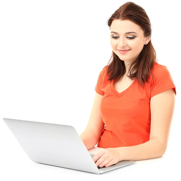 Mooie jonge vrouw met laptop geïsoleerd op wit — Stockfoto