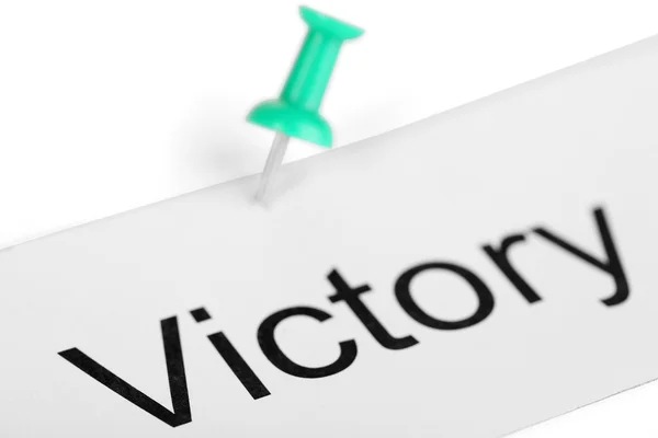 Push pin on paper with word victory written on it isolated on white — Stock Photo, Image