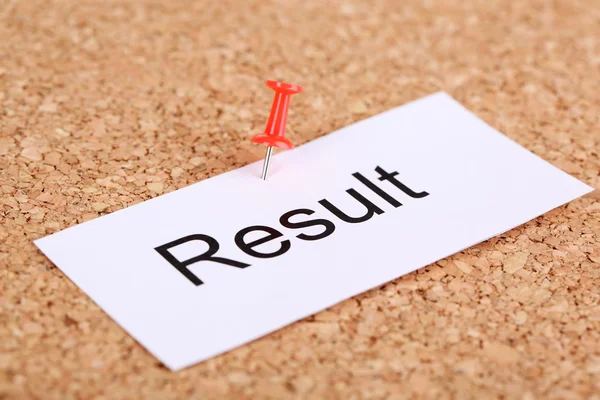 Push pin on paper with word success on cork board — Stock Photo, Image