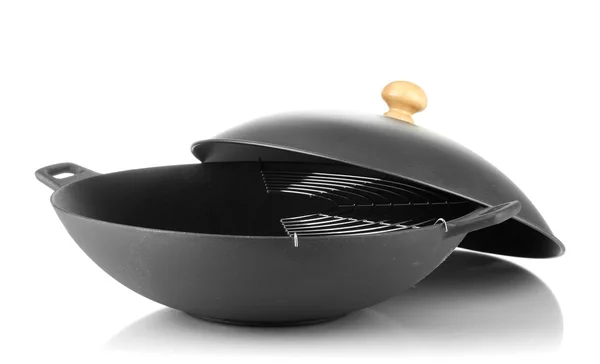 Panela wok preto isolado em branco — Fotografia de Stock