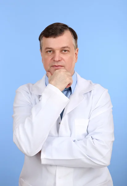 Läkare på blå bakgrund — Stockfoto