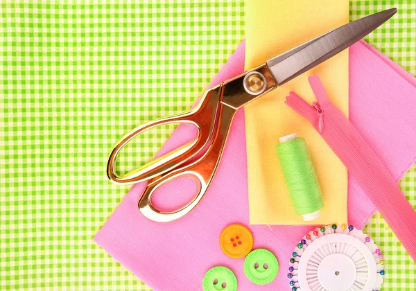 Sewing accessories and fabric close-up — Stock Photo, Image