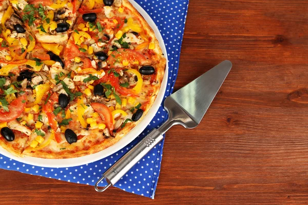 Tasty pizza on wooden table close-up — Stock Photo, Image