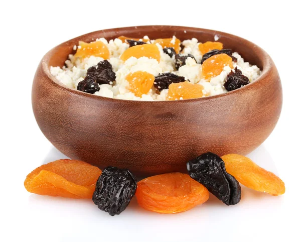 Cottage cheese in color bowl with fruits, isolated on white — Stok fotoğraf