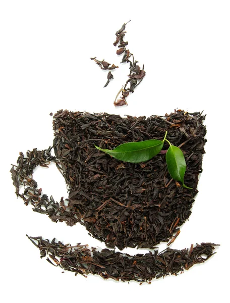 Suchej czarnej herbaty z zielonych liści, na białym tle — Zdjęcie stockowe