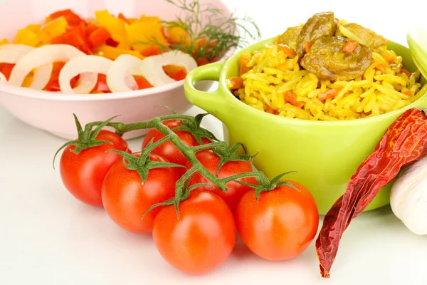 Delicioso pilaf com legumes de perto — Fotografia de Stock