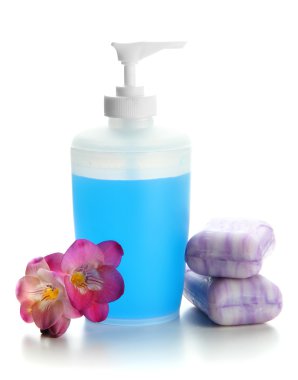 şişe ve üzerinde beyaz izole sabun