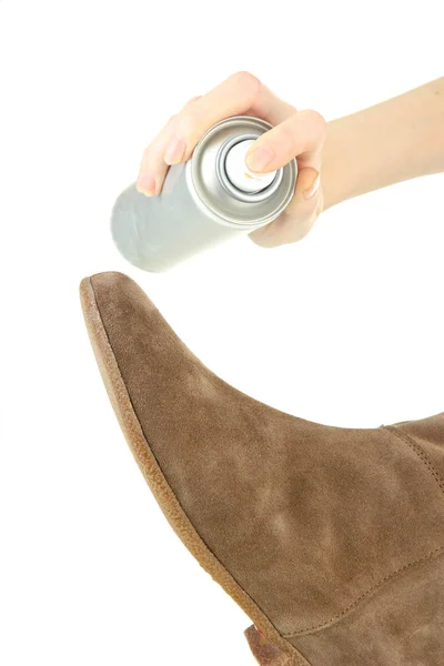 Processo di pulizia scarpe scamosciate, isolate su bianco — Foto Stock