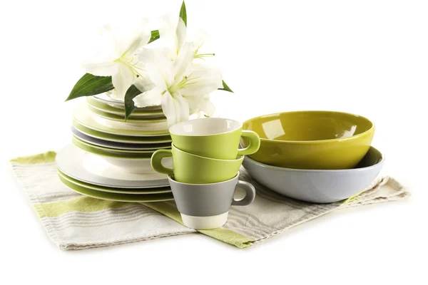 Пустые чаши, тарелки и чаши, изолированные на белом — стоковое фото