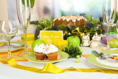 Paskalya masa Oda zemin üzerine hizmet veren.