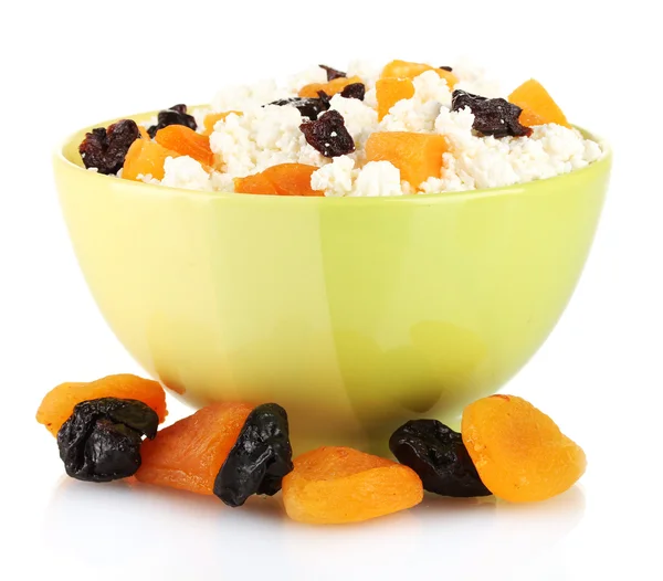 Keso i färg skål med frukter, isolerad på vit — Stockfoto