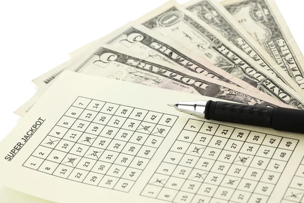 Billete de lotería con bolígrafo y dinero, aislado en blanco —  Fotos de Stock