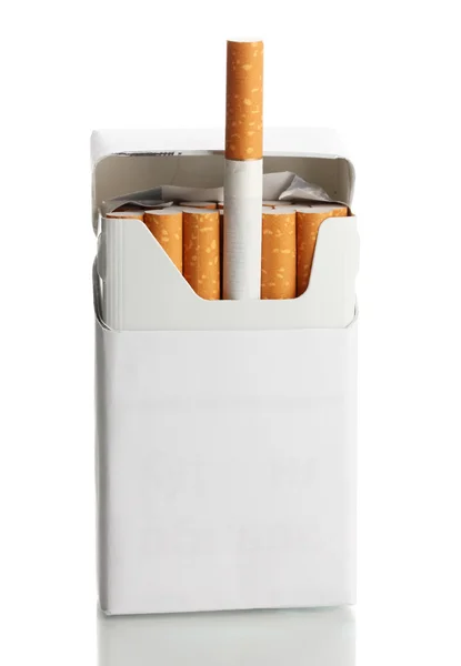 Låda med cigaretter, isolerad på en vit — Stockfoto