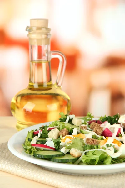 Fresh mixed salad with eggs, salad leaves and other vegetables, on bright background — Stock Photo, Image
