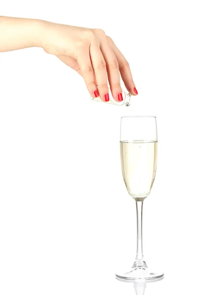 Häll i glas något med drink isolerad på vit — Stockfoto