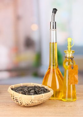 farklı mutfak masasında ayçiçeği tohumu yağı