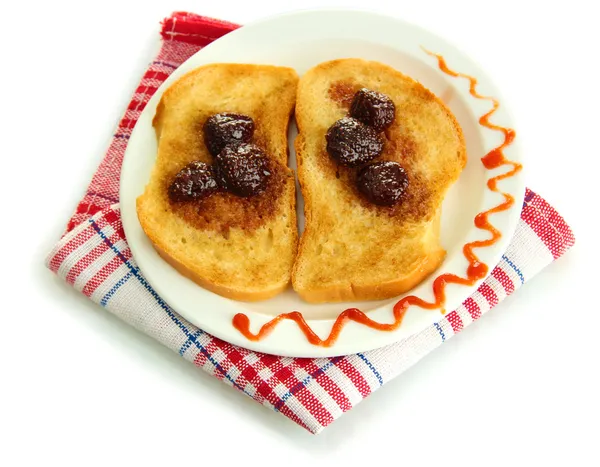 Wit brood toast met jam op plaat, geïsoleerd op wit — Stockfoto