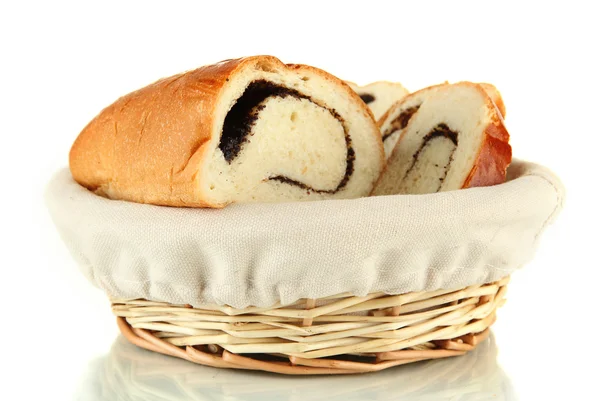 Pain aux graines de pavot dans un panier en osier, isolé sur blanc — Photo